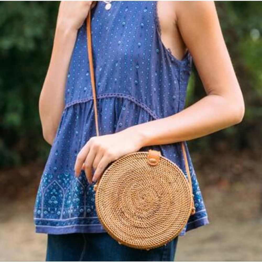 VTG round rattan crossbody purse